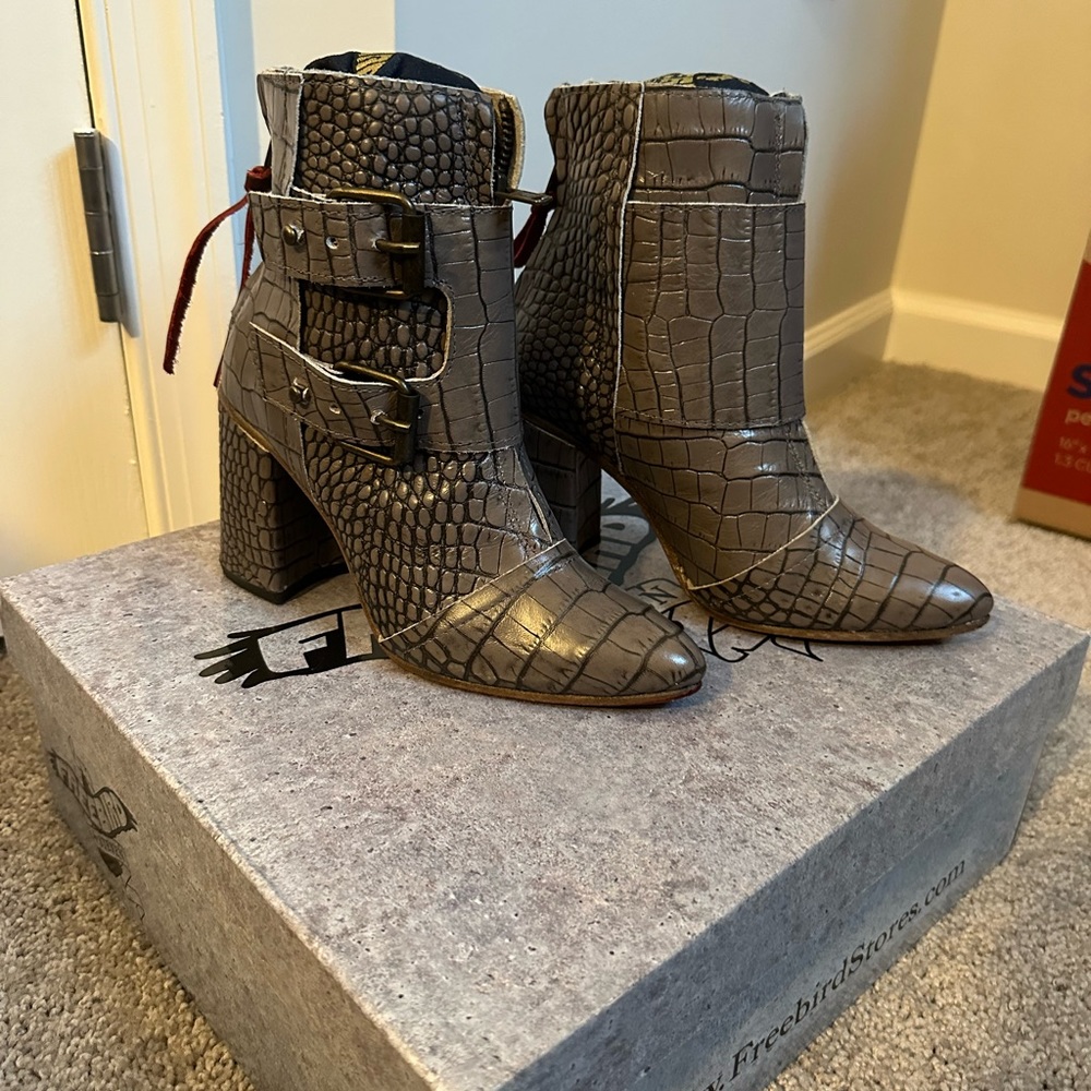 Freebird by Steven,  Joey, Stone Croco, size 6